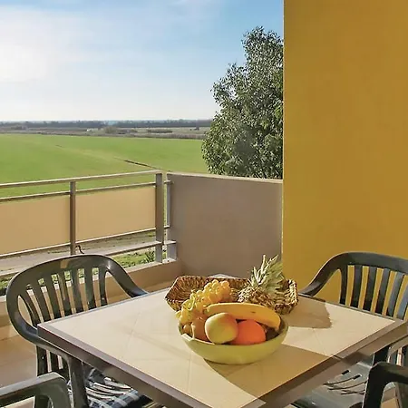 Studio In Ortonovo Apartmán *